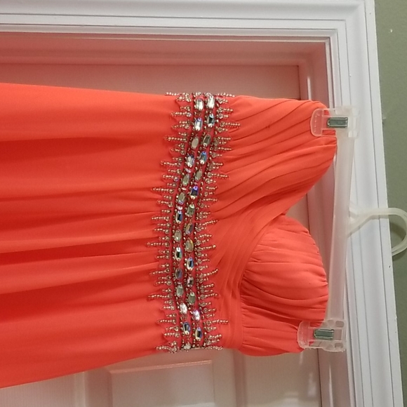 Dress - Picture 2 of 4